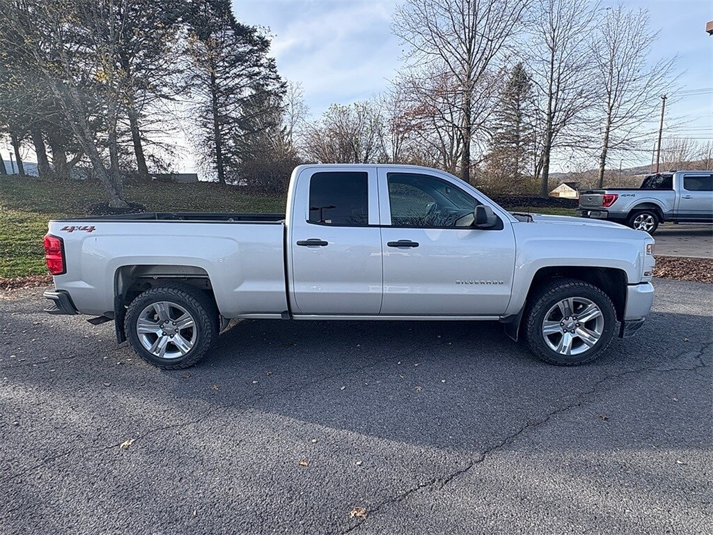2019 Chevrolet Silverado 1500 Custom photo 4