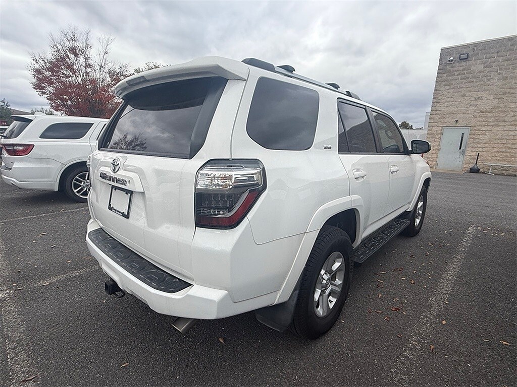 2020 Toyota 4Runner SR5 photo 3