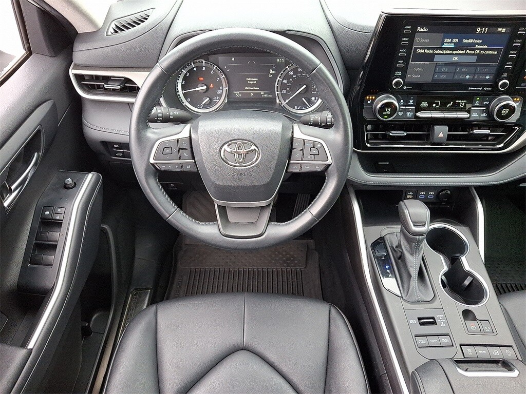 2022 Toyota Highlander XLE photo 2