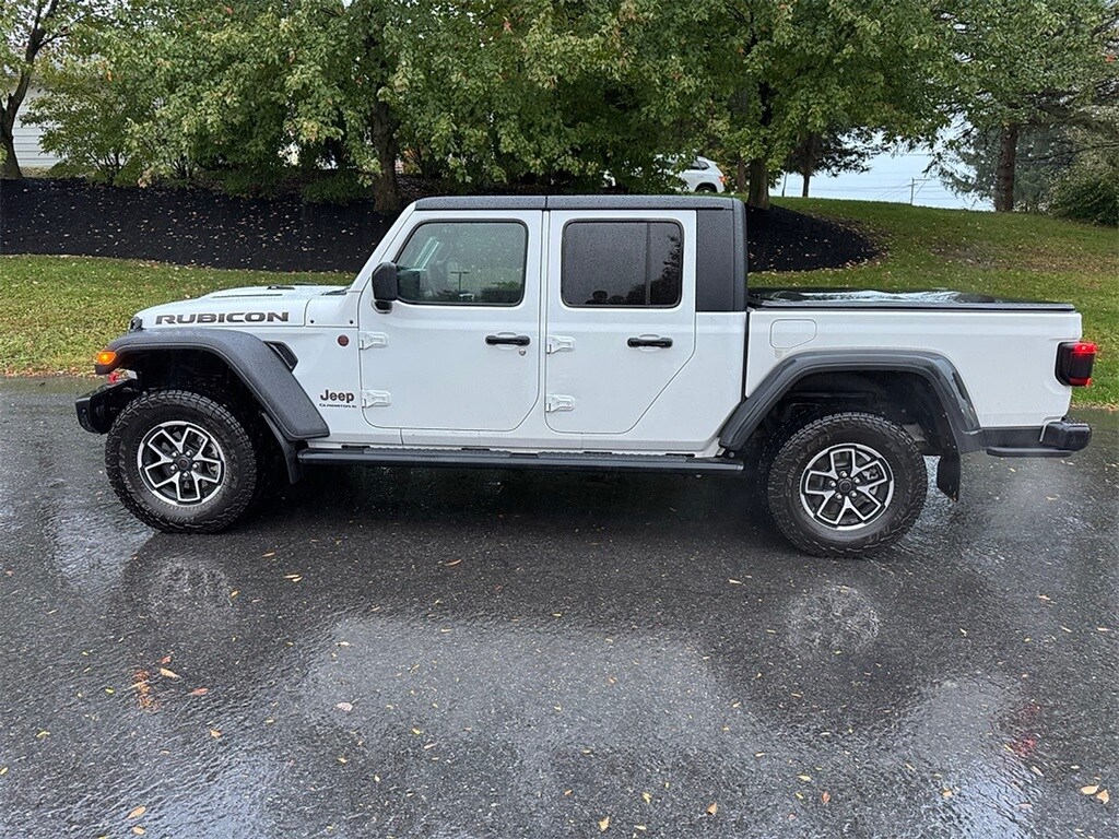 2024 Jeep Gladiator Rubicon photo 3