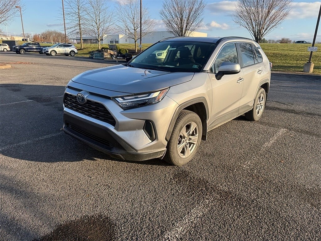 2023 Toyota RAV4 Hybrid XLE photo 3