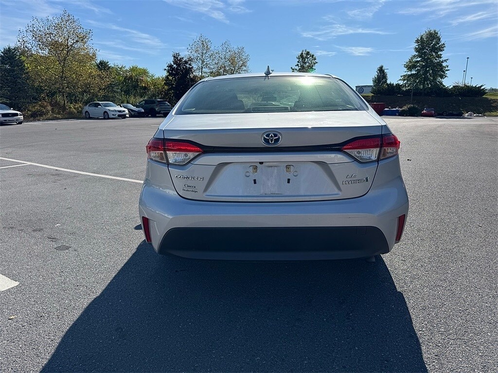 2024 Toyota Corolla Hybrid LE photo 2