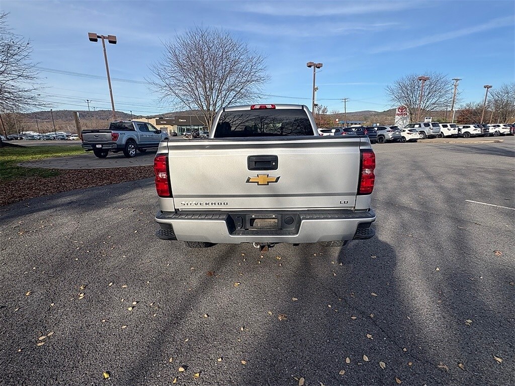 2019 Chevrolet Silverado 1500 Custom photo 3