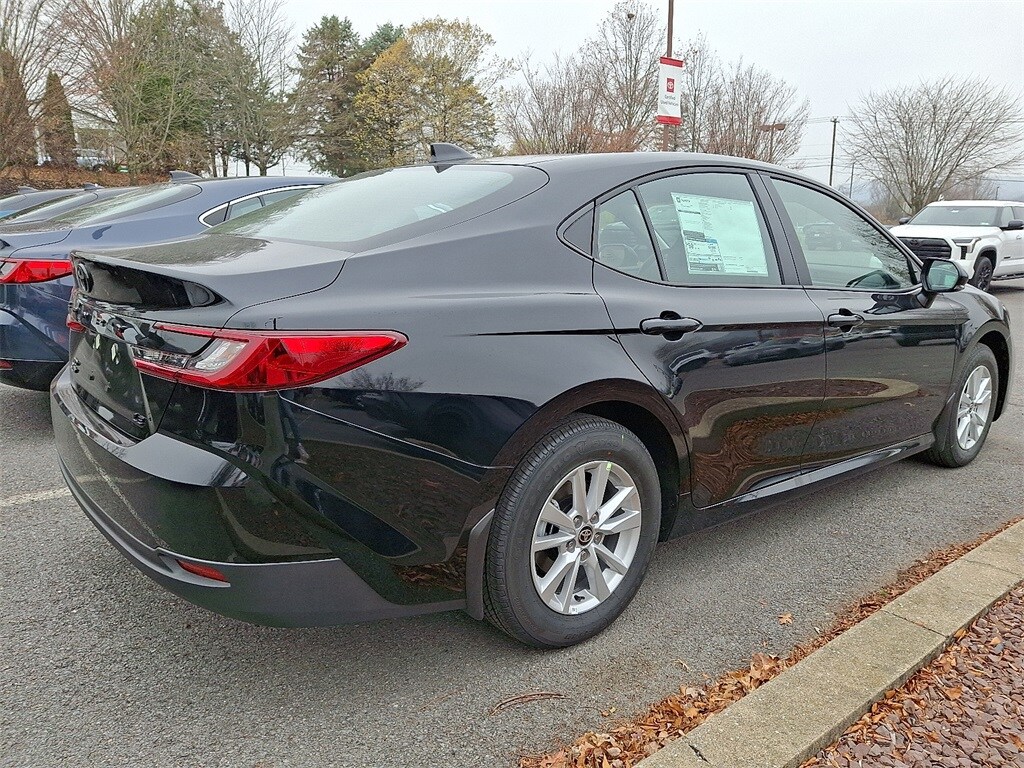 2026 Toyota Camry LE photo 4
