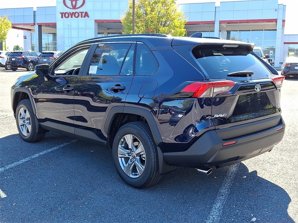 2025 Toyota RAV4 XLE photo 3