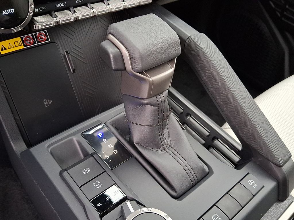 2026 Toyota Tacoma Limited - Photo 9