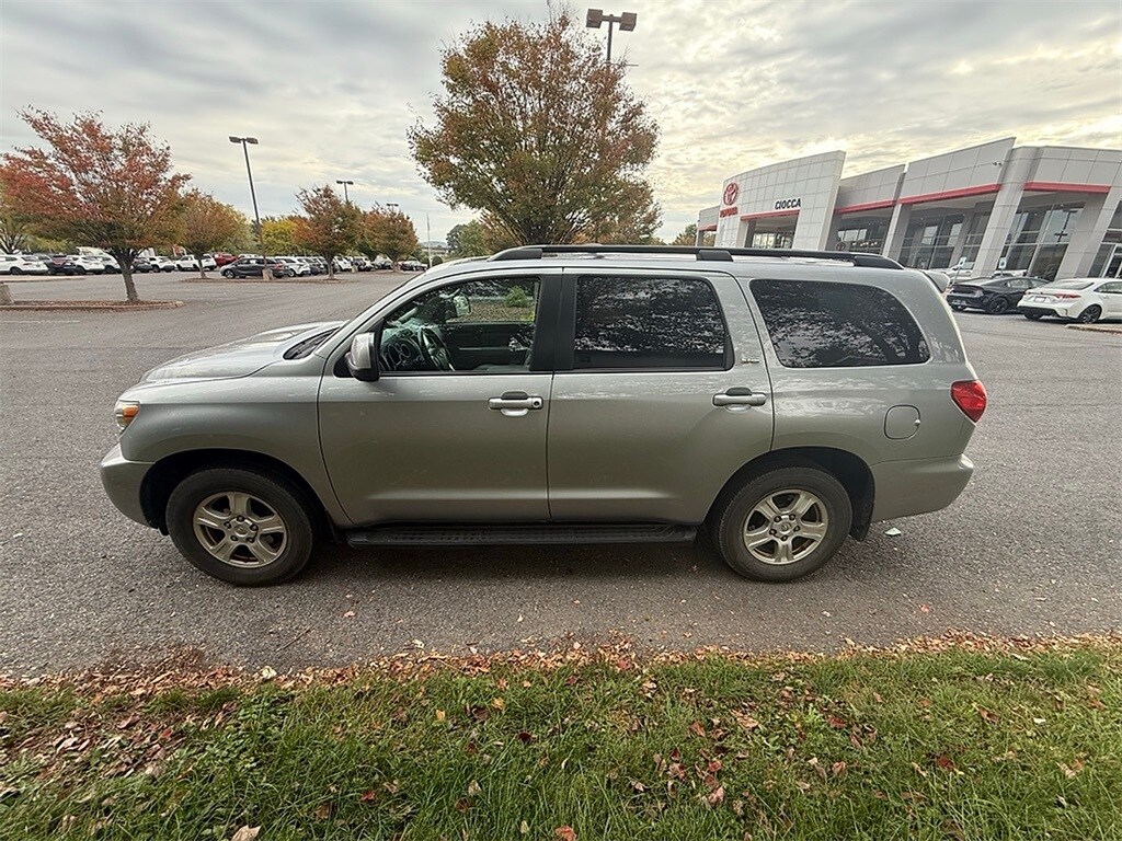 2015 Toyota Sequoia SR5 photo 3