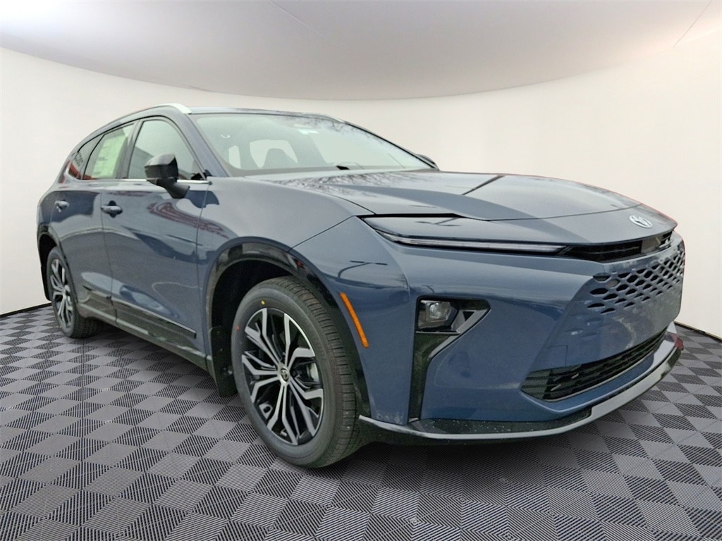 2025 Toyota Crown Signia XLE's photo