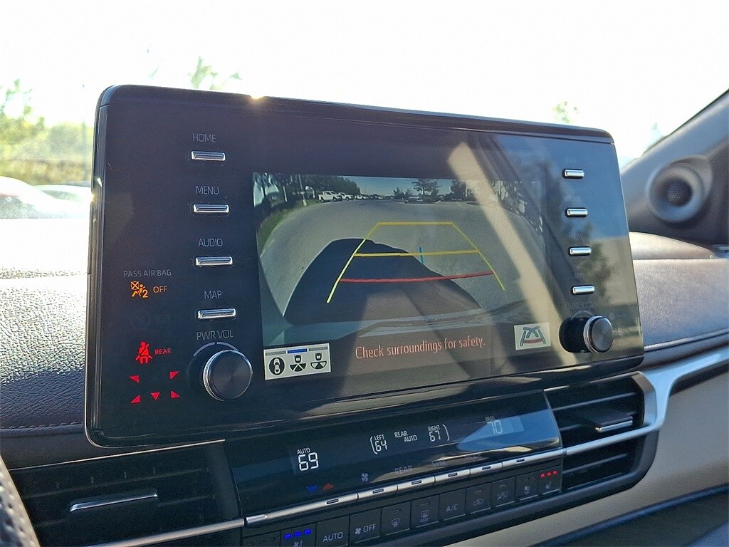 2024 Toyota Sienna Platinum photo 3