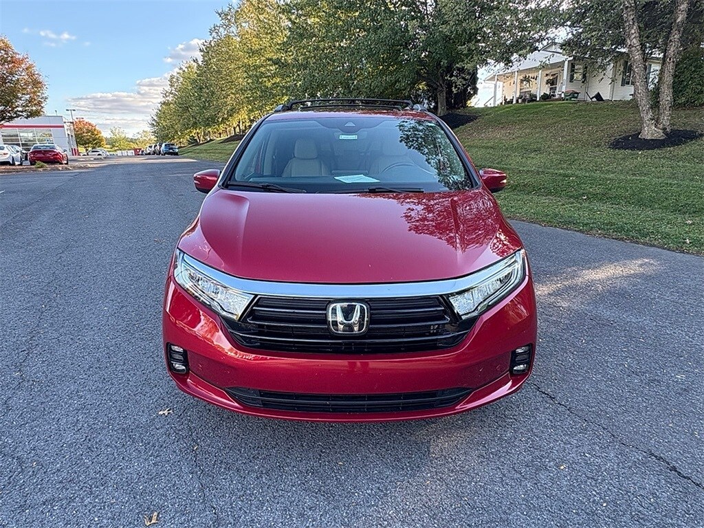 2024 Honda Odyssey Touring photo 2