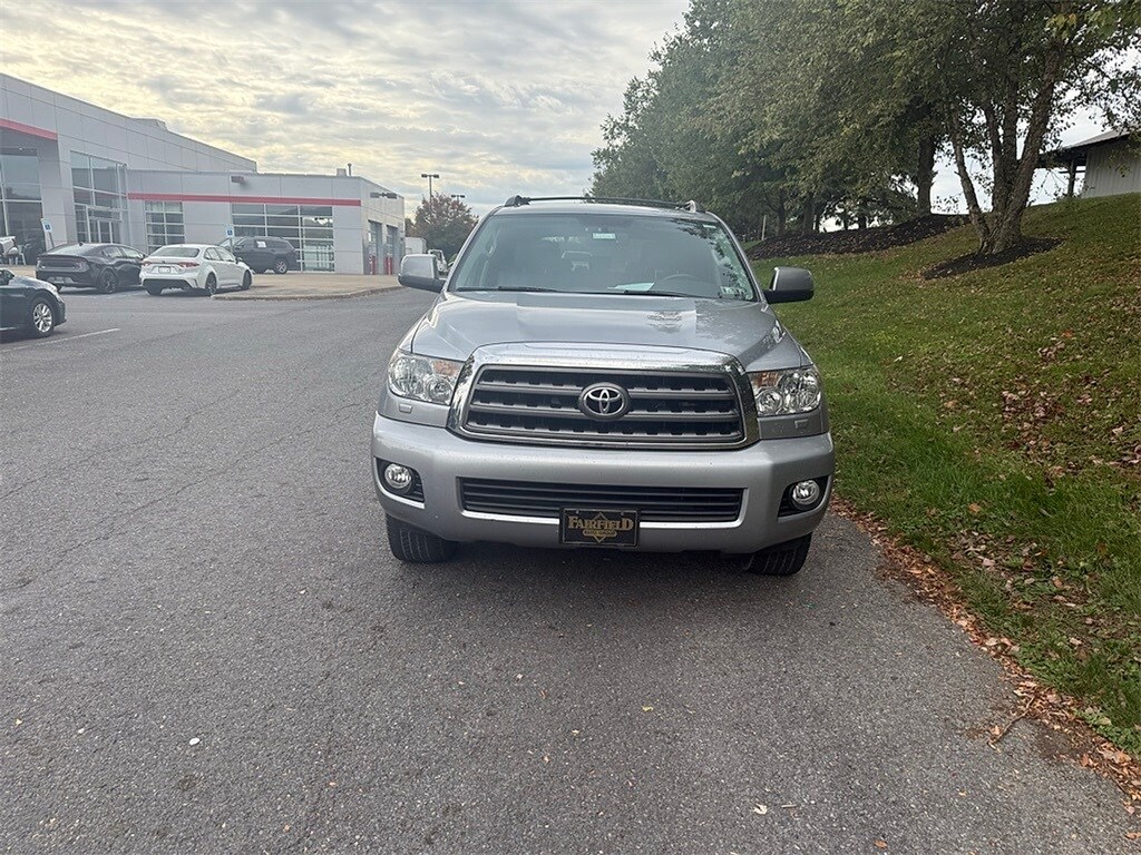 2015 Toyota Sequoia SR5 photo 2