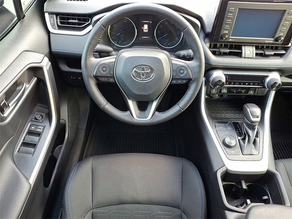 2022 Toyota RAV4 Hybrid SE photo 2