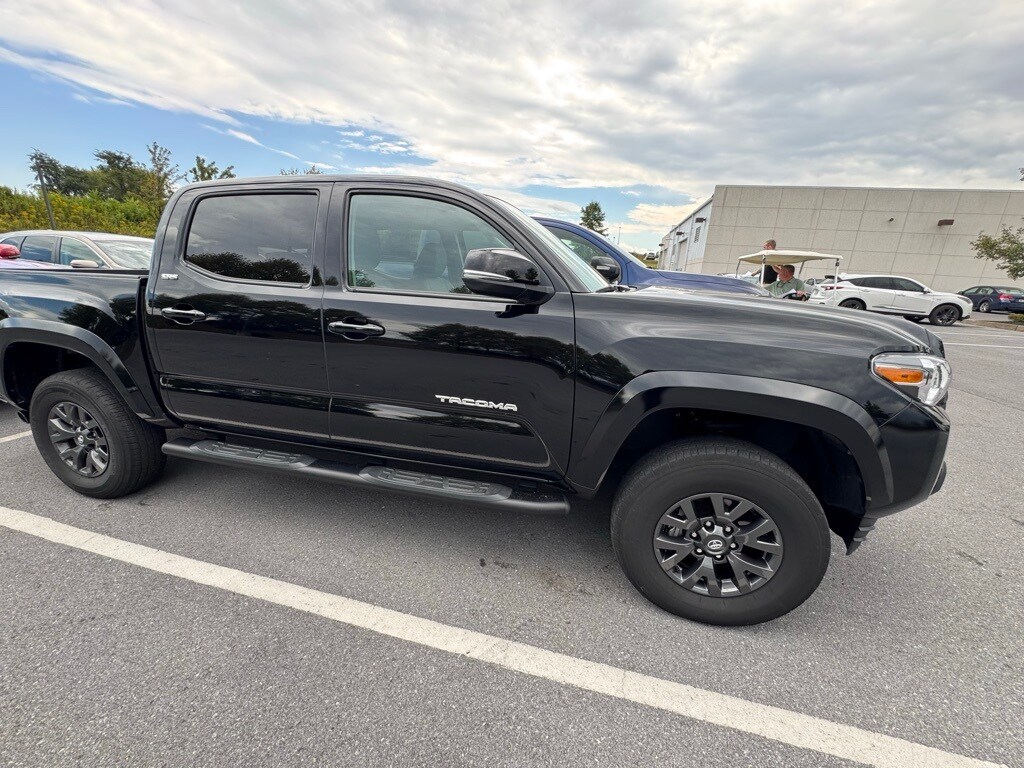 2023 Toyota Tacoma SR5 photo 2
