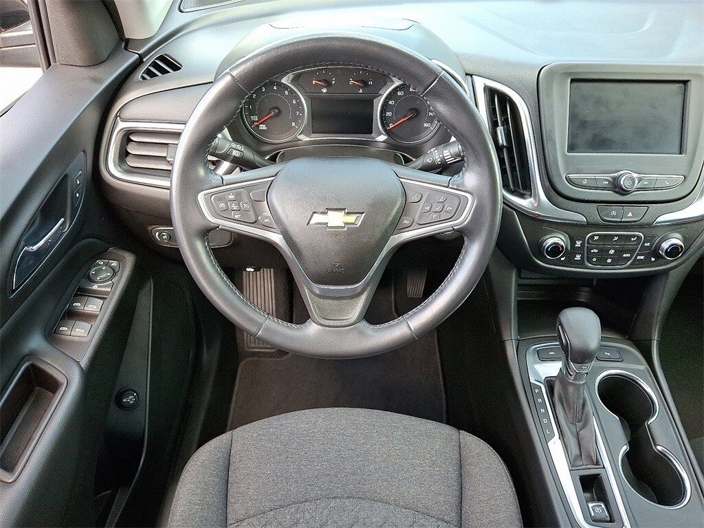 2022 Chevrolet Equinox LT photo 2