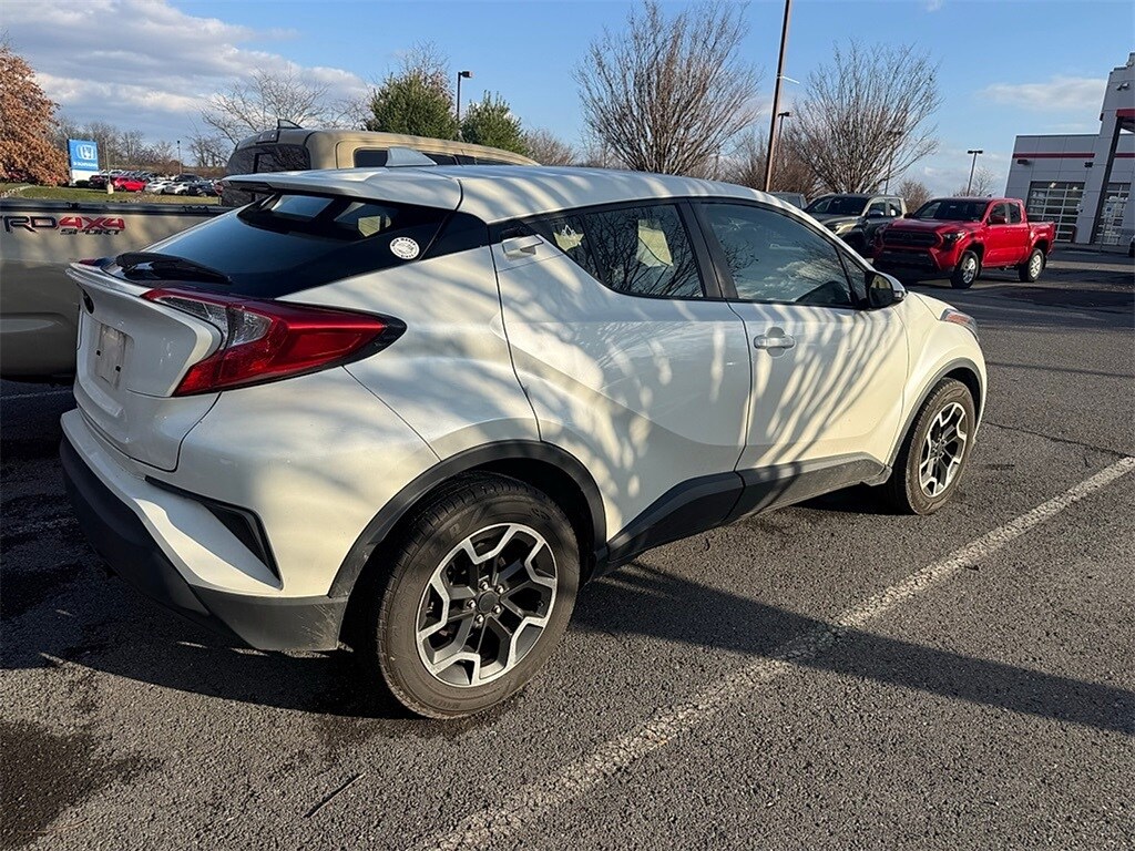 2020 Toyota C-HR LE photo 3