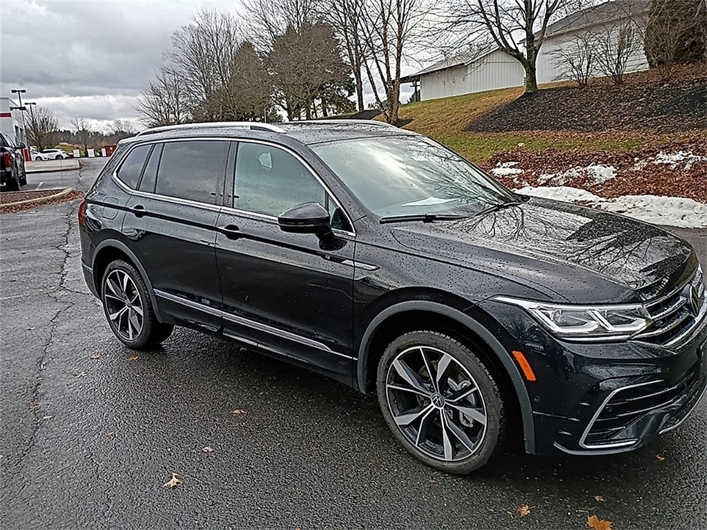 2024 Volkswagen Tiguan SEL R-LINE's photo