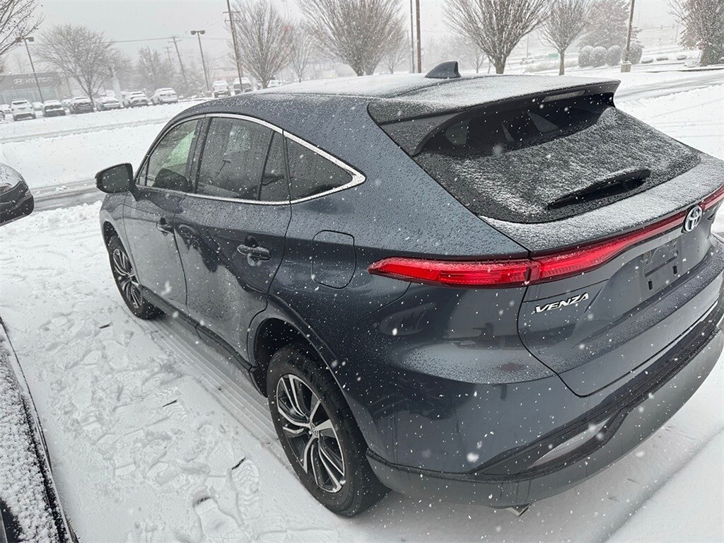 2022 Toyota Venza LE photo 4