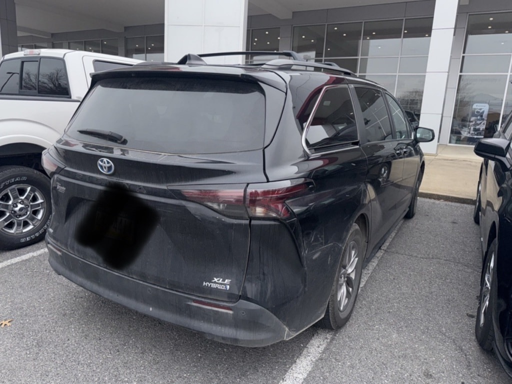 Used 2023 Toyota Sienna XLE Minivan/Van