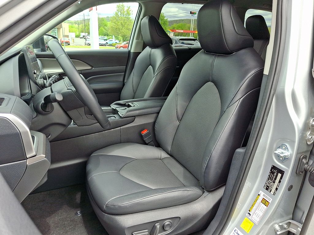 2024 Toyota Grand Highlander XLE - Photo 16
