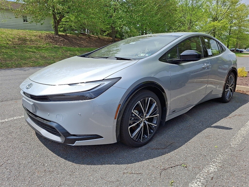 2025 Toyota Prius XLE photo 2
