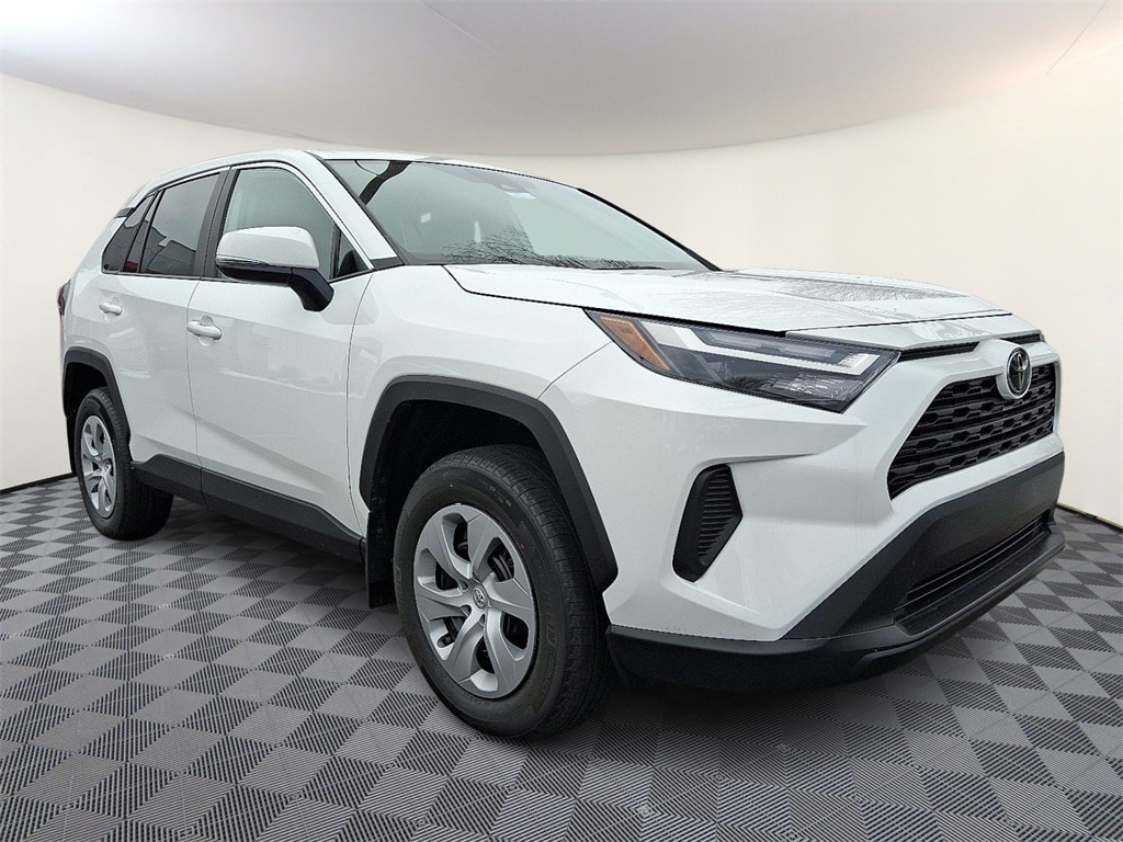 2025 Toyota RAV4 LE's photo