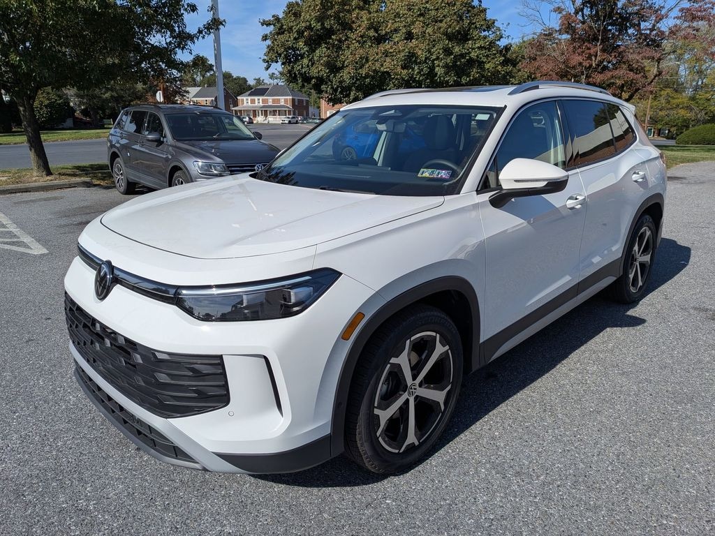 New 2025 Volkswagen Tiguan 2.0T SE SUV
