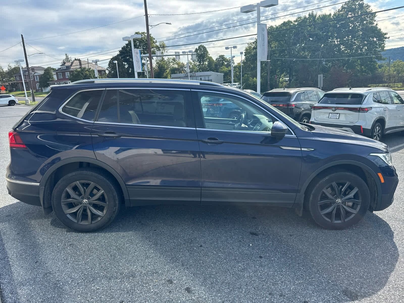 2023 Volkswagen Tiguan SE photo 4
