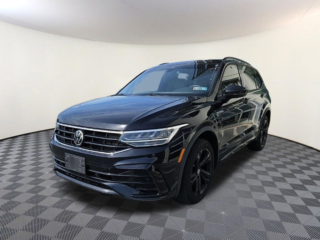 2024 Volkswagen Tiguan 2.0T SE R-Line Black 4Motion's photo