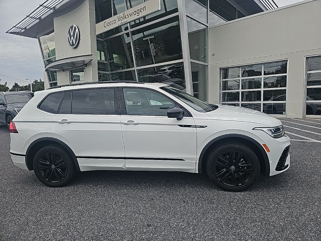2022 Volkswagen Tiguan SE R-Line Black photo 3