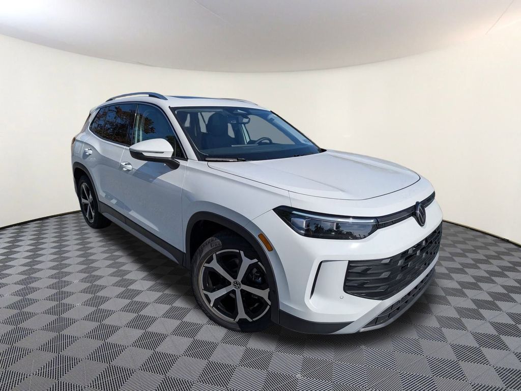 2025 Volkswagen Tiguan SE's photo