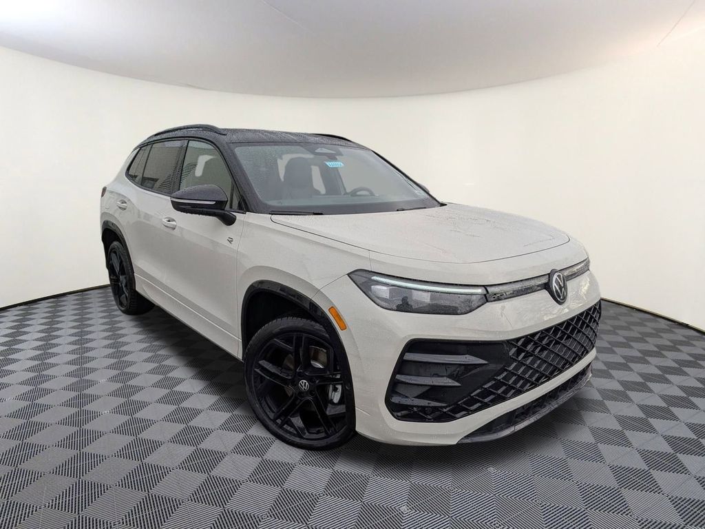 2026 Volkswagen Tiguan SE R-LINE BLACK's photo