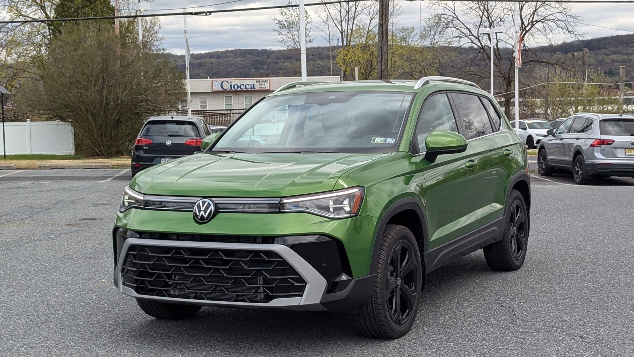 2025 Volkswagen Taos SEL photo 3