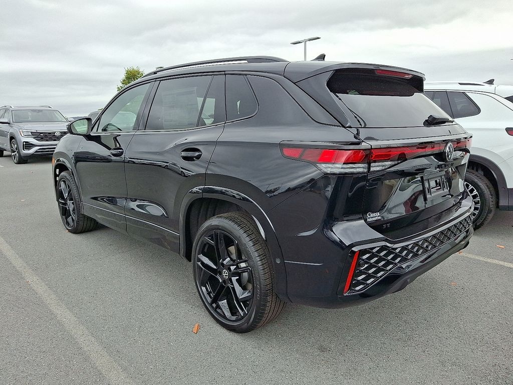 New 2025 Volkswagen Tiguan 2.0T SE R-Line Black SUV
