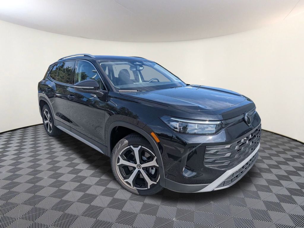 2025 Volkswagen Tiguan SE's photo