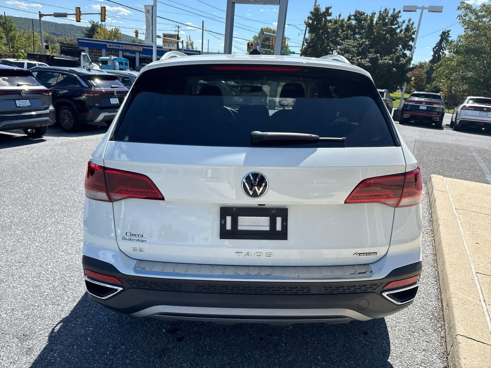 2022 Volkswagen Taos SE photo 4
