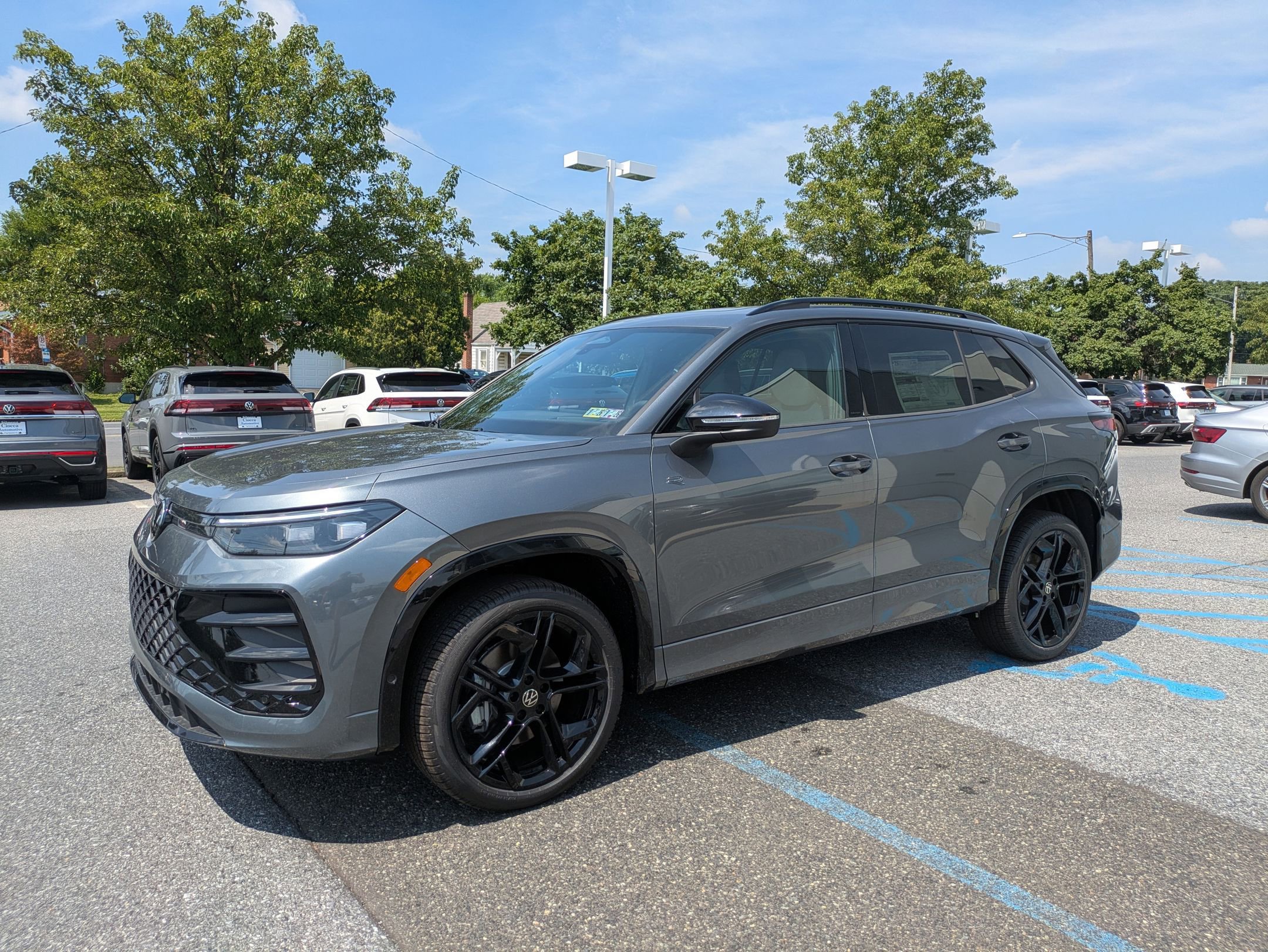 2025 Volkswagen Tiguan SE R-Line Black photo 3
