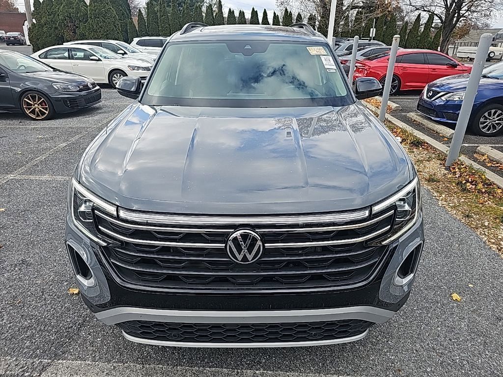2024 Volkswagen Atlas Peak Edition SE Technology photo 2