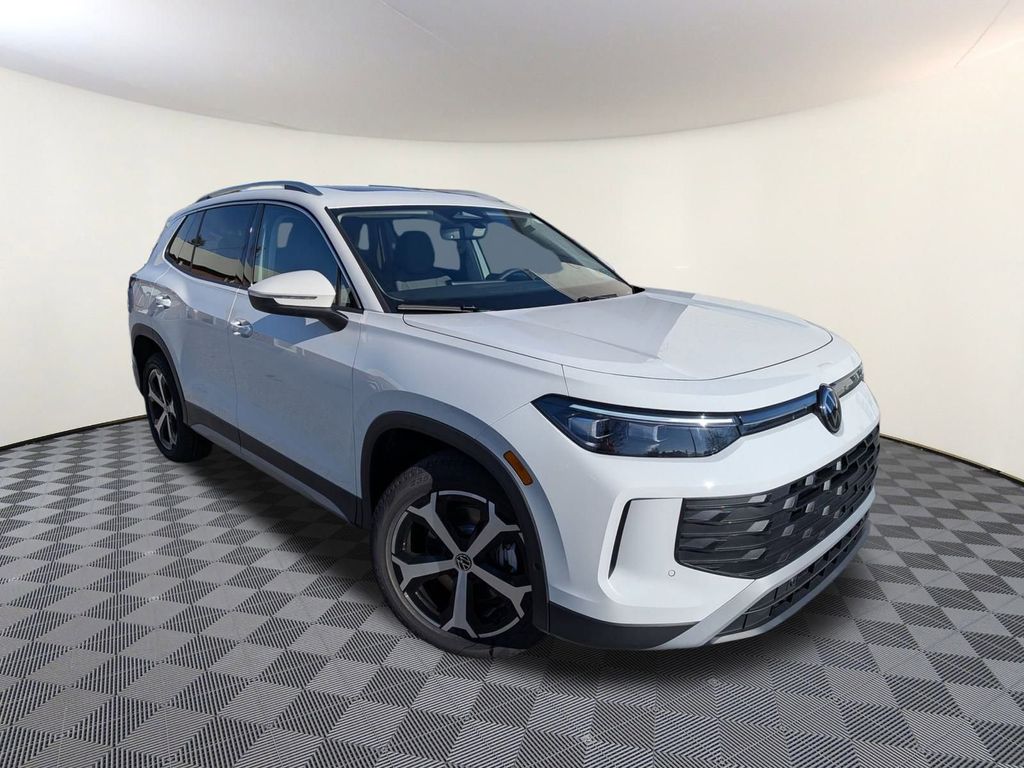 2026 Volkswagen Tiguan SE's photo