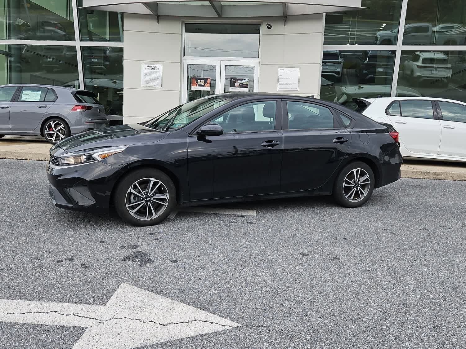 2023 Kia Forte LXS photo 2