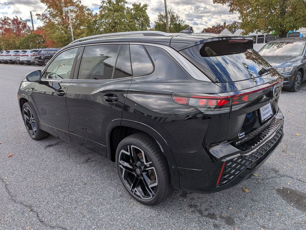 2026 Volkswagen Tiguan SEL R-Line photo 4