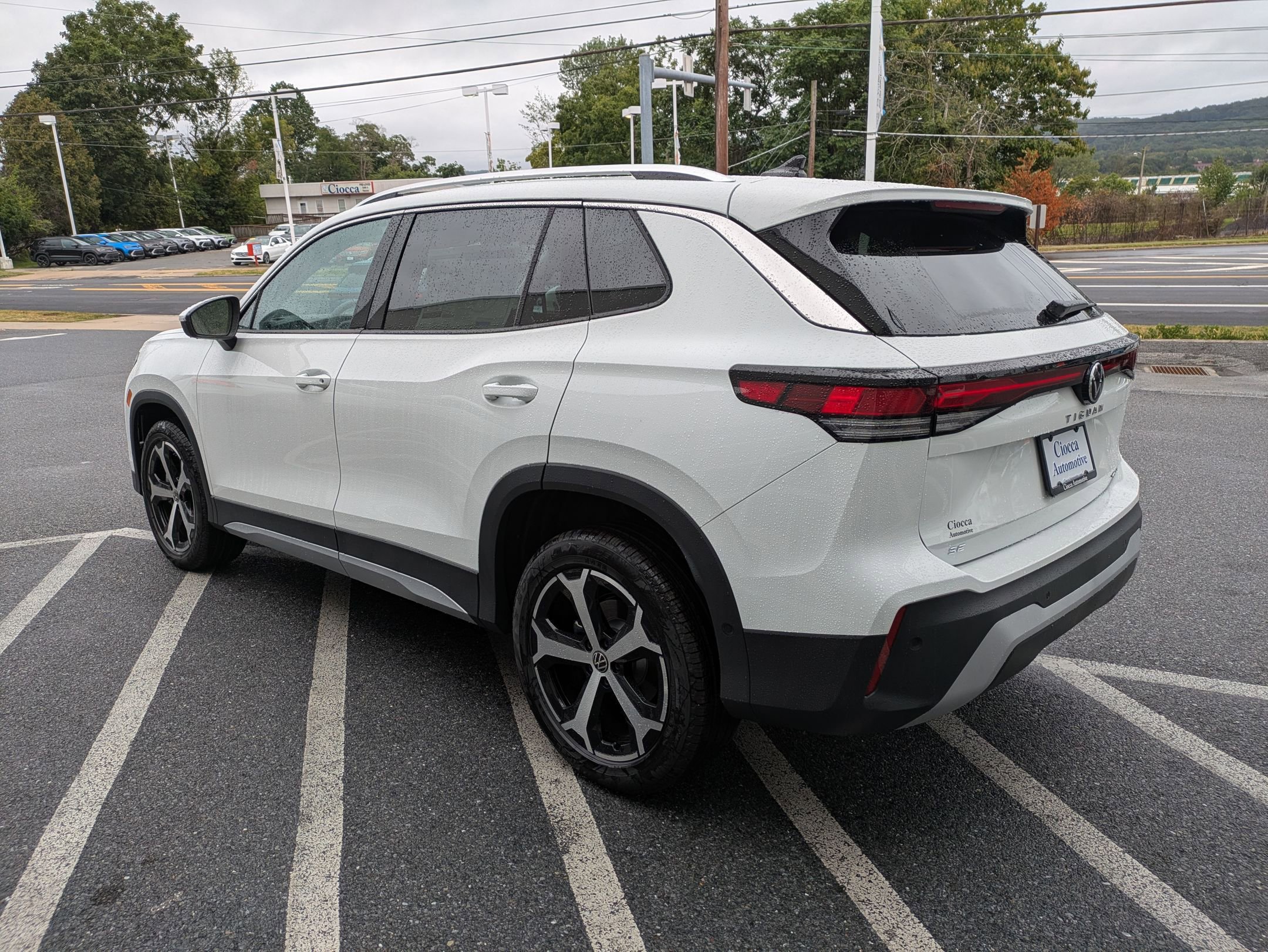 2025 Volkswagen Tiguan SE photo 4