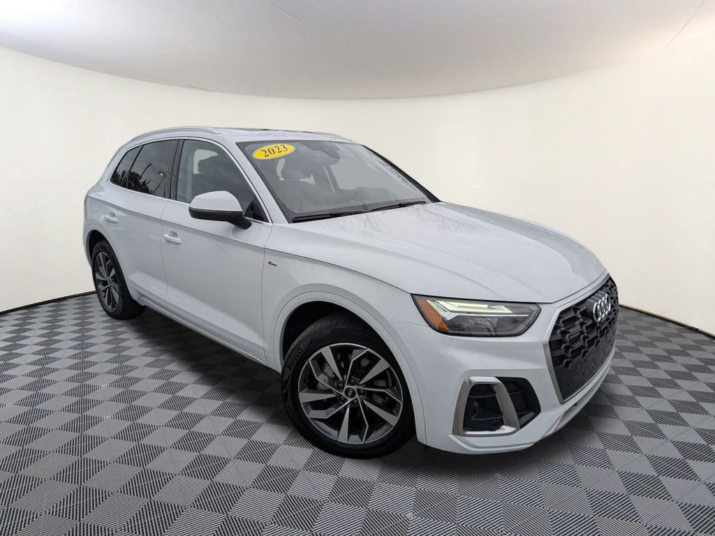 2023 Audi Q5 Premium Plus's photo