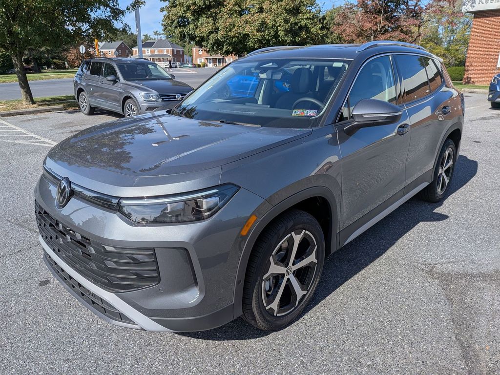 2025 Volkswagen Tiguan SE photo 3