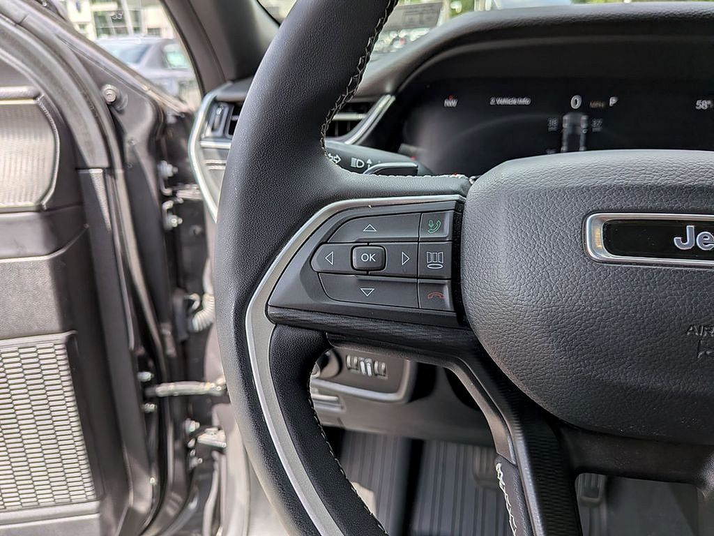 2023 Jeep Grand Cherokee Altitude - Photo 13