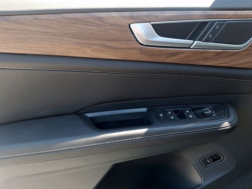 2026 Volkswagen Atlas SE w/Tech - Photo 10