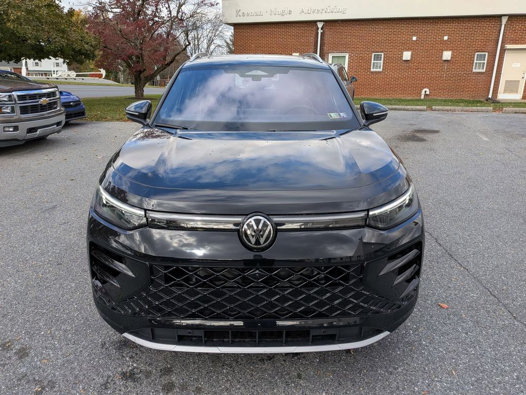 2026 Volkswagen Tiguan SEL R-Line photo 2
