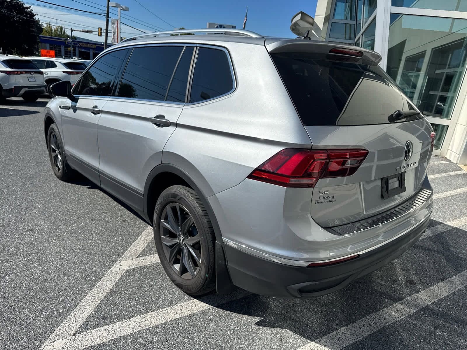 2023 Volkswagen Tiguan SE photo 3