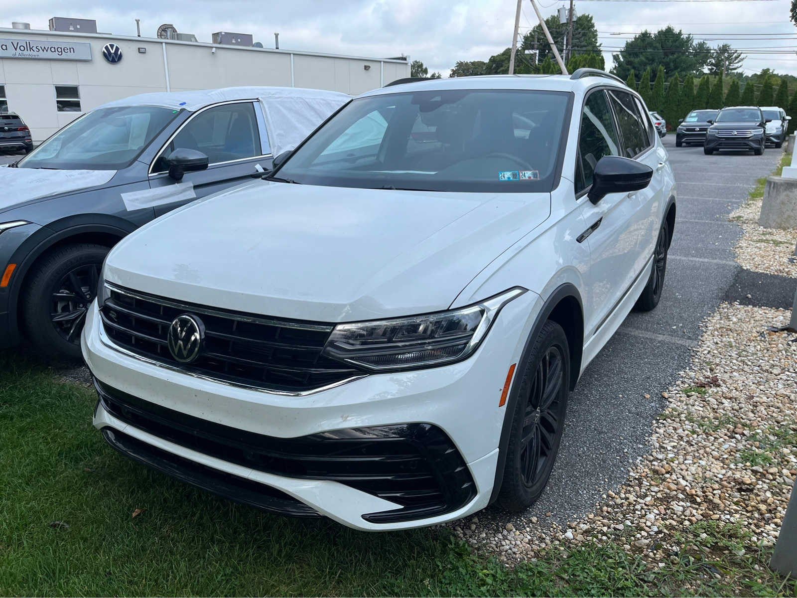 Used 2022 Volkswagen Tiguan SE R-LINE BLACK with VIN 3VV8B7AXXNM042506 for sale in Allentown, PA