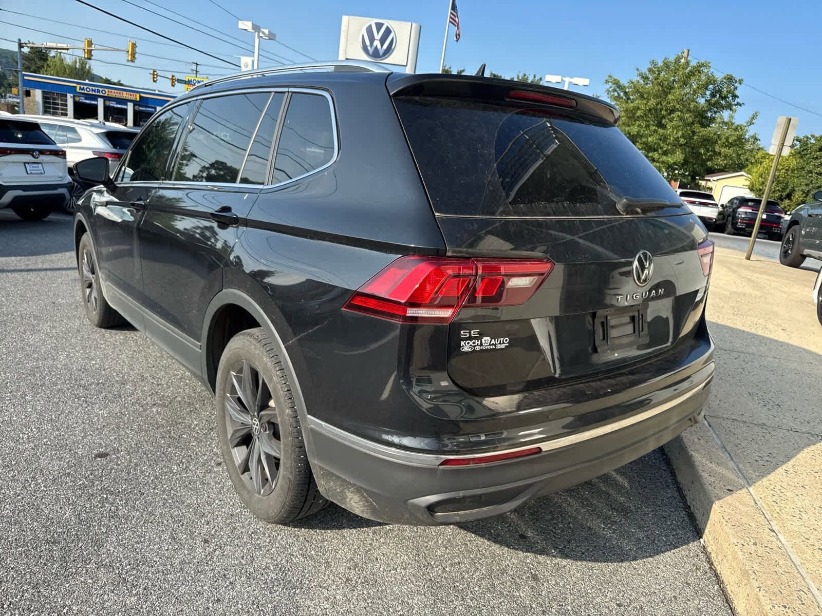 2022 Volkswagen Tiguan SE photo 3