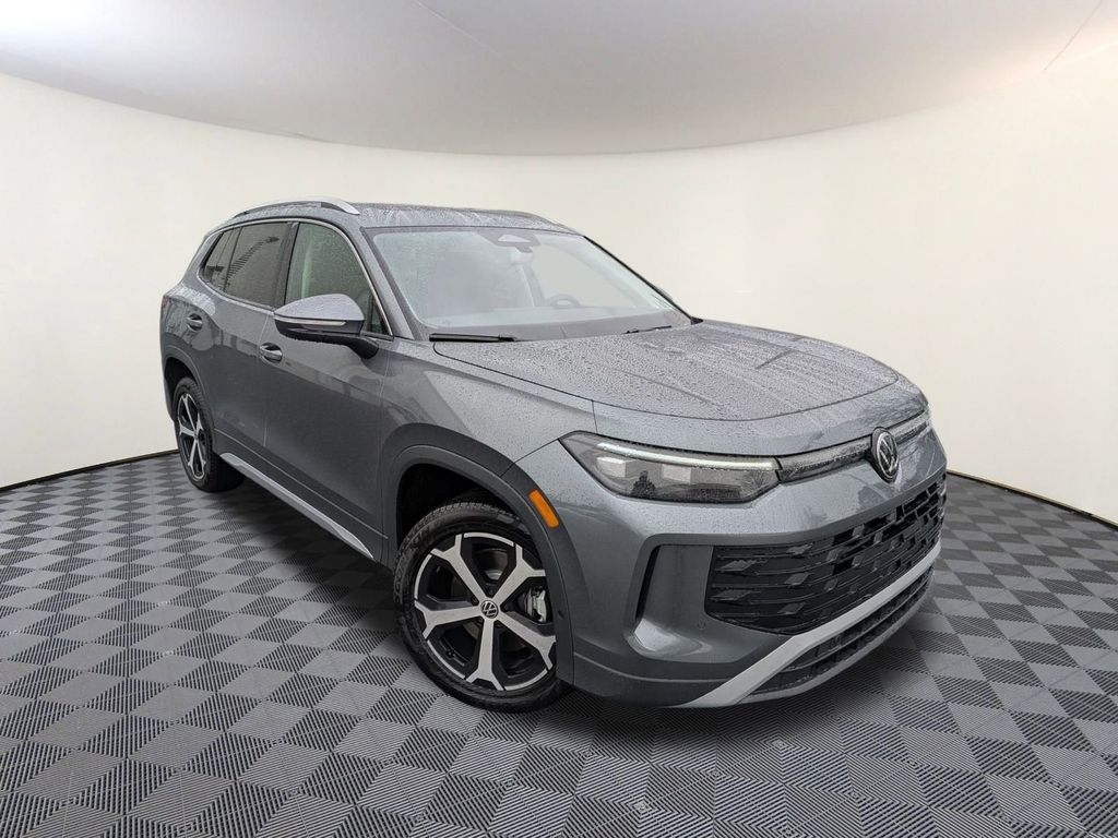 2026 Volkswagen Tiguan SE's photo